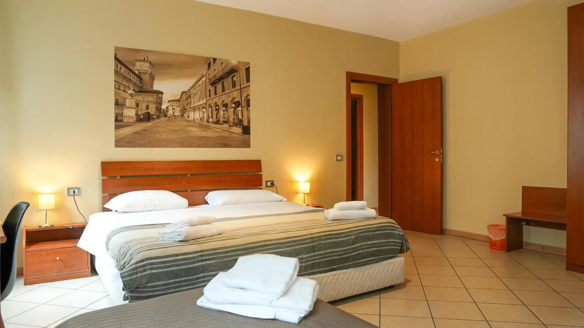 Smart Hotel Ferrara 0*,  Italia