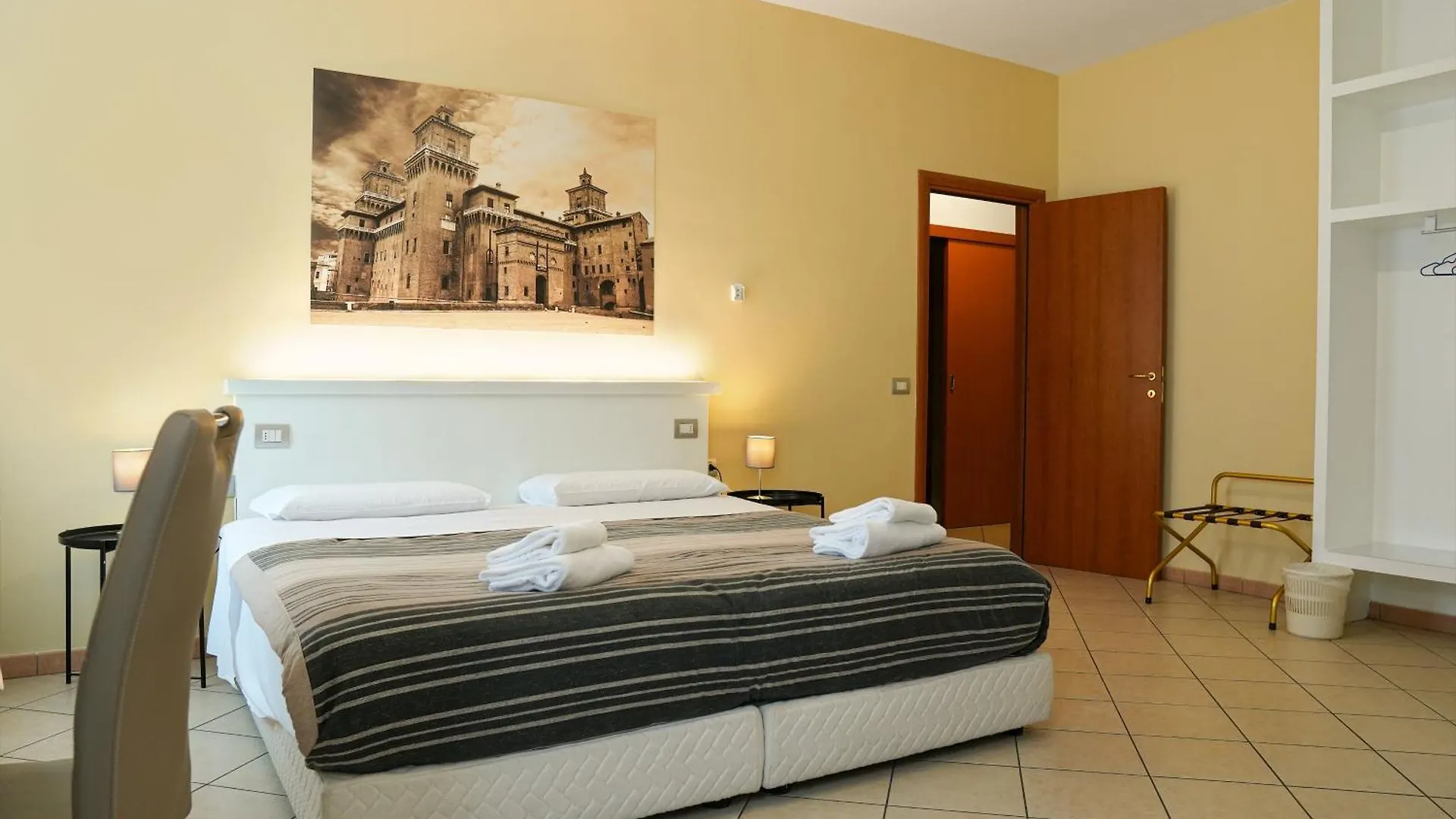 Smart Hotel Ferrara 0*,  Italia